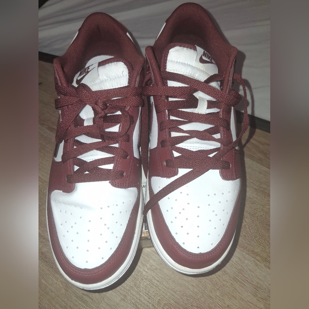 Nike Men's White and Maroon Sneakers Size 10